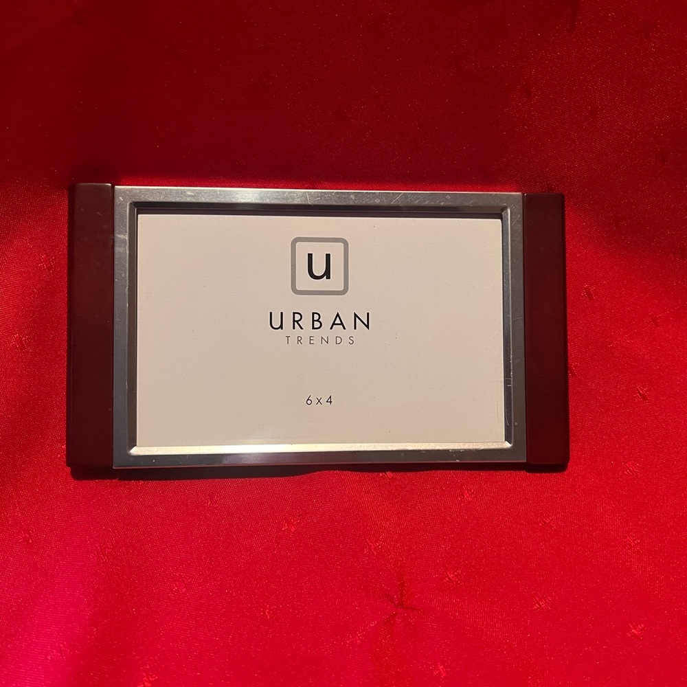 Urban Trends Silver and Black Photo Frame